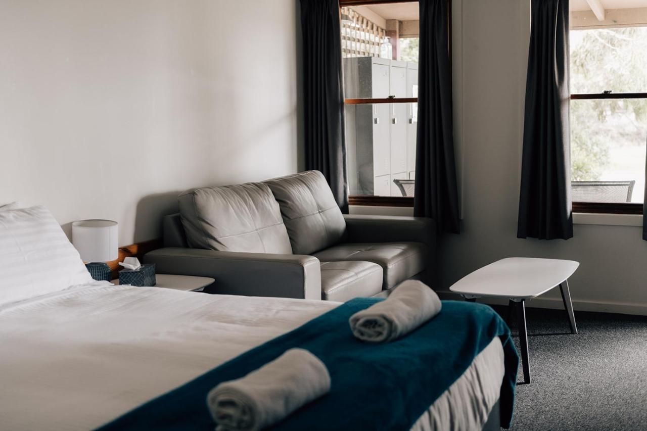 Port Albert Motel Екстериор снимка