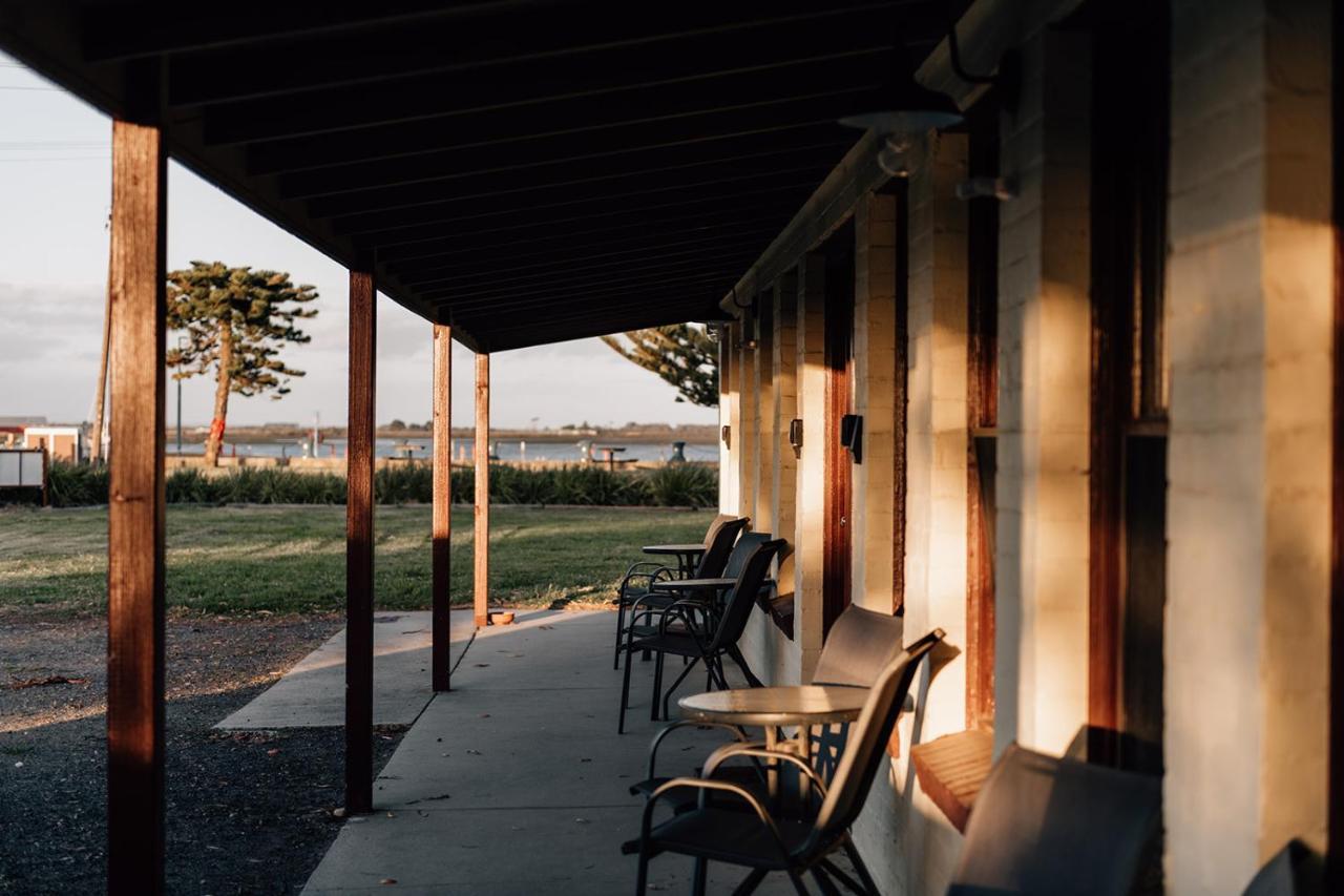 Port Albert Motel Екстериор снимка
