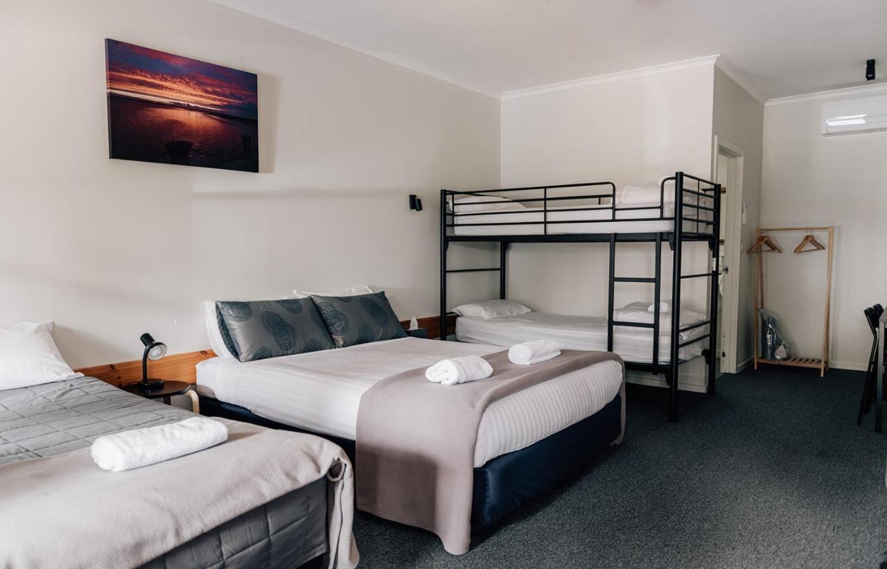 Port Albert Motel Екстериор снимка