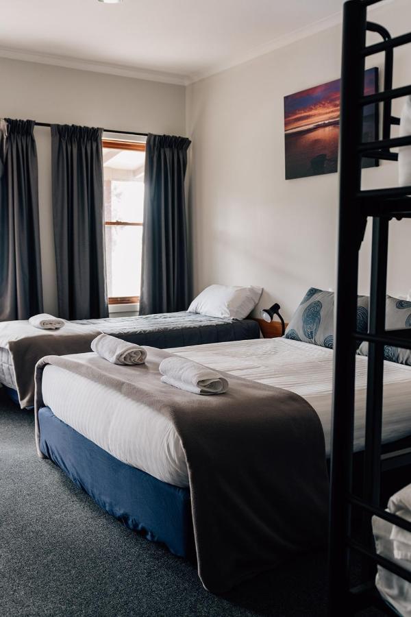 Port Albert Motel Екстериор снимка