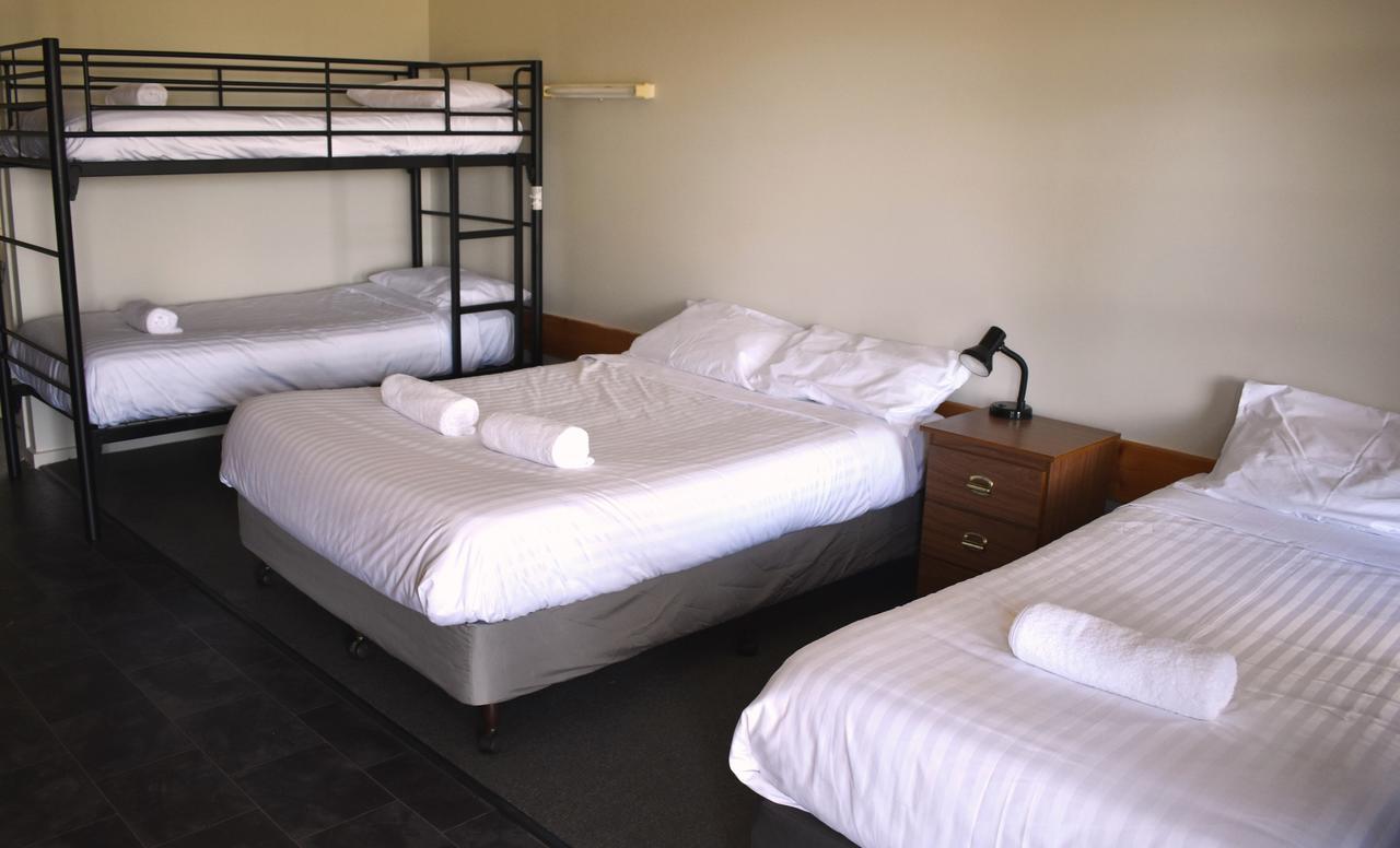 Port Albert Motel Екстериор снимка